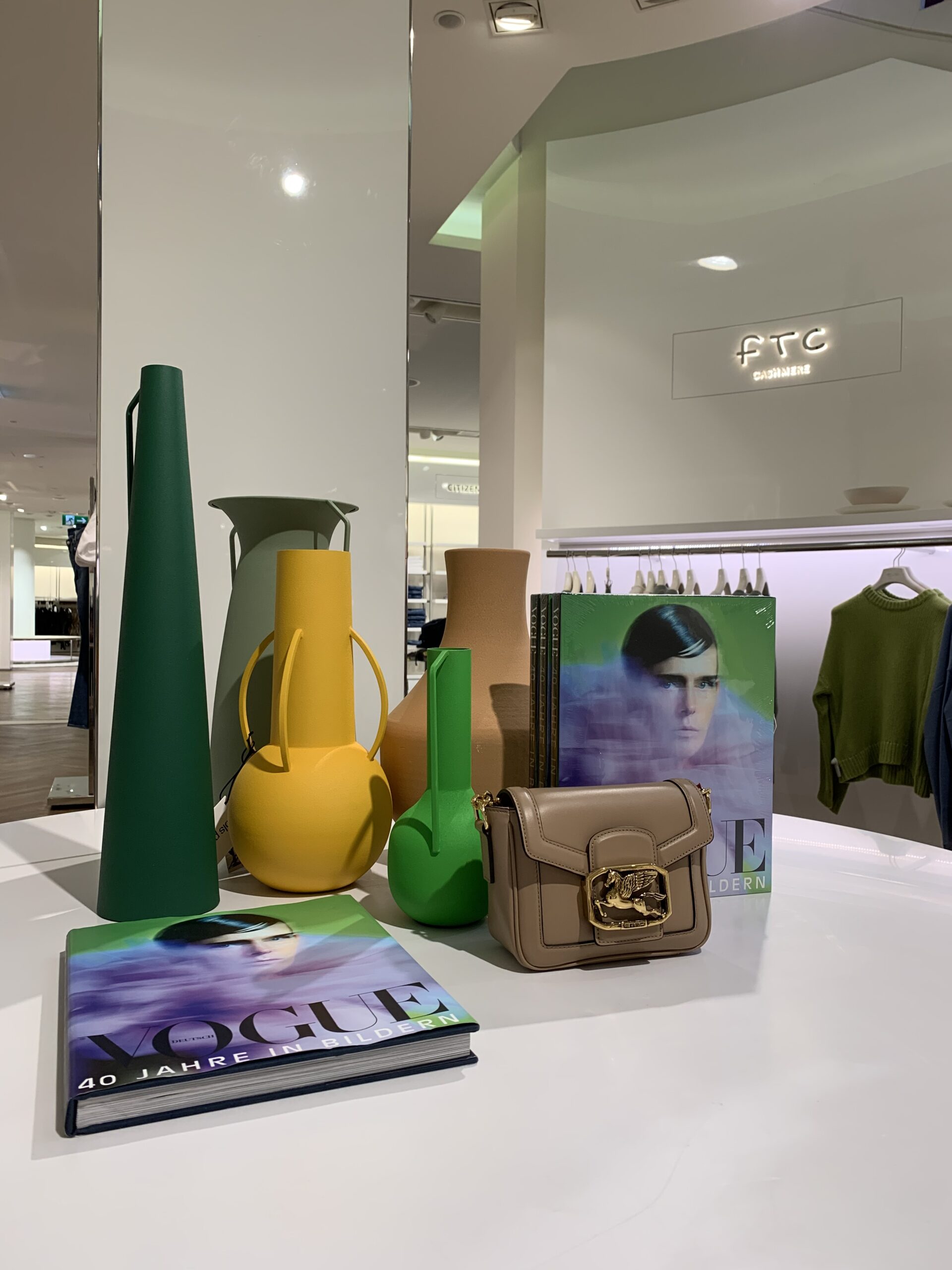 VISUAL MERCHANDISING 