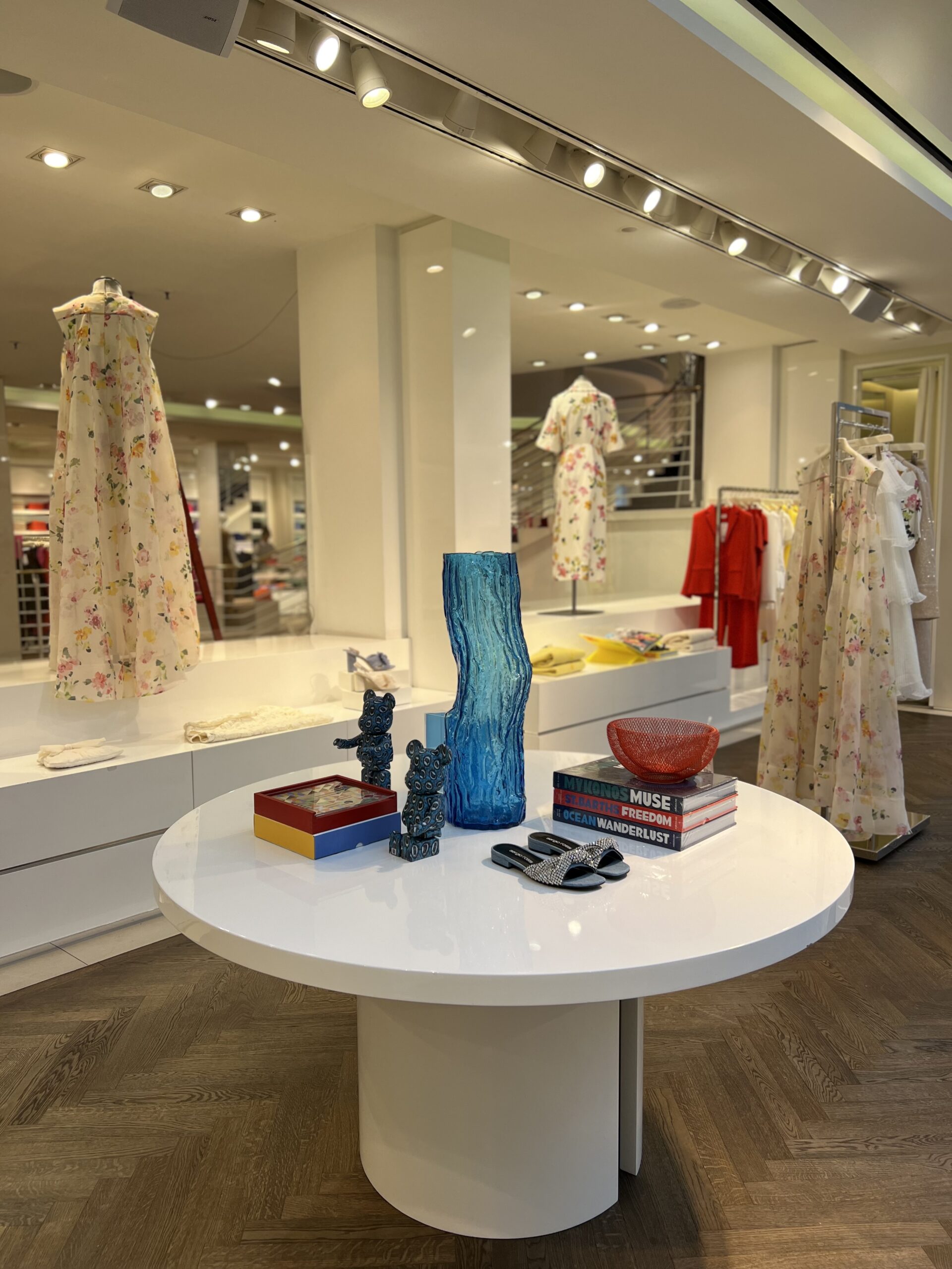 VISUAL MERCHANDISING 